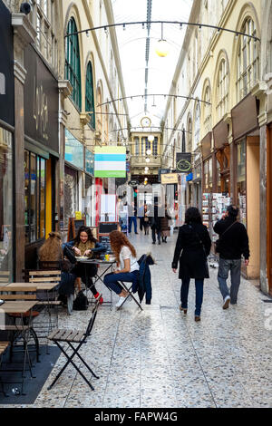 Passaggio Choiseul, uno dei passaggi coperti di Parigi situato nel 2° arrondissement di Parigi, Francia. Foto Stock