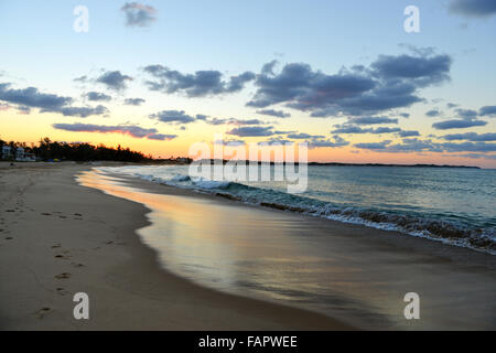 Tofo spiaggia al tramonto in Mozambico. Tofo Beach è il dive capitale del Mozambico. Foto Stock