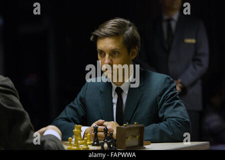 Pedina sacrificio è un 2014 American Biographical film di fiction. Esso è basato sulla vera storia di Bobby Fischer sfida Boris Spassky su 1972 World Chess Championship in Islanda durante la Guerra fredda e la sua discesa nella follia. Questa fotografia è per il solo uso editoriale ed è il copyright del film company e/o il fotografo assegnato dal film o società di produzione e può essere riprodotto solo da pubblicazioni in congiunzione con la promozione del film di cui sopra. Un credito per il film company è richiesto. Il fotografo deve anche essere accreditato quando noto. Foto Stock