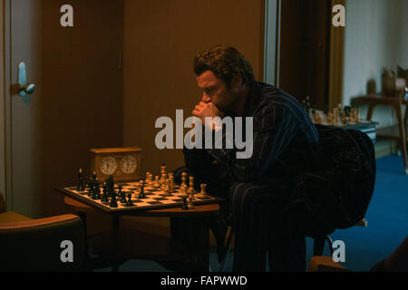 Pedina sacrificio è un 2014 American Biographical film di fiction. Esso è basato sulla vera storia di Bobby Fischer sfida Boris Spassky su 1972 World Chess Championship in Islanda durante la Guerra fredda e la sua discesa nella follia. Questa fotografia è per il solo uso editoriale ed è il copyright del film company e/o il fotografo assegnato dal film o società di produzione e può essere riprodotto solo da pubblicazioni in congiunzione con la promozione del film di cui sopra. Un credito per il film company è richiesto. Il fotografo deve anche essere accreditato quando noto. Foto Stock