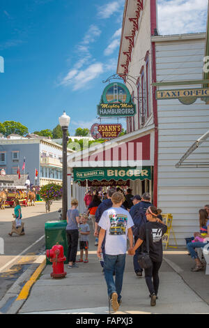 Strada principale su l'isola di Mackinac Island in Michigan Foto Stock