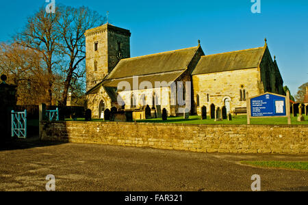 Chiesa di tutti i santi a Hovingham in Ryedale, North Yorkshire Foto Stock