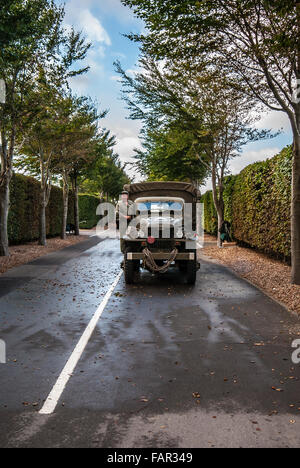 Il Goodwood è una tre giorni di festival che si tiene ogni settembre a Goodwood circuito per auto classiche e costumi. US Army camion militare Foto Stock