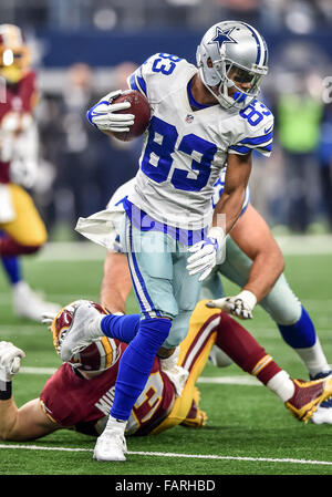 3 gennaio 2016:.Dallas Cowboys wide receiver Terrance Williams di catture la PAS come Washington Redskins fuori linebacker Trento Murphy (93) difende durante un'NFL partita di calcio tra Washington Redskins e Dallas Cowboys di AT&T Stadium di Arlington, Texas. Manny Flores/CSM Foto Stock