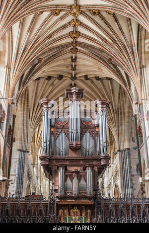 Organo a pipa all'interno della cattedrale di Exeter, Devon, Inghilterra, Regno Unito Foto Stock