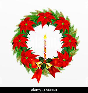 Ghirlanda di Natale di foglie di Pino decorato con candela, arco rosso, Holly foglie e frutti di bosco, Poinsettia fiori e campana dorata Foto Stock