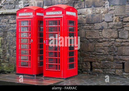 Due tradizionali cabine telefoniche rosse red casella Telefono Regno Unito Foto Stock