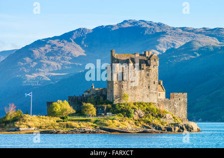 Eilean Donan Castle sulle rive di Loch Duich Ross and Cromarty Highlands occidentali della Scozia UK GB EU Europe Foto Stock
