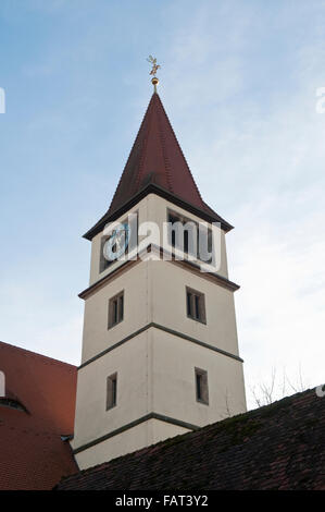 La torre di St Stephen's Chiesa in Adelsdorf, Baviera, Germania Foto Stock