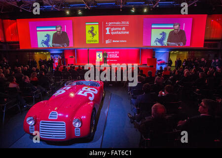 Milano, Italia. 04 gen 2016. FCA's chief executive Sergio Marchionne parla durante la Ferrari stock del lancio sul mercato di Milano. Credito: Mauro Ujetto/Pacific Press/Alamy Live News Foto Stock