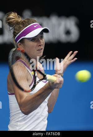 Perth, Australia. 4 gennaio, 2016. ELINA SVITOLINA (UKR) colpisce un colpo diretti contro VICTORIA DUVAL (USA) nel singolare femminile il giorno 2 presso la Hopman Cup torneo di tennis a Perth in Australia. Credito: Theron Kirkman/ZUMA filo/Alamy Live News Foto Stock