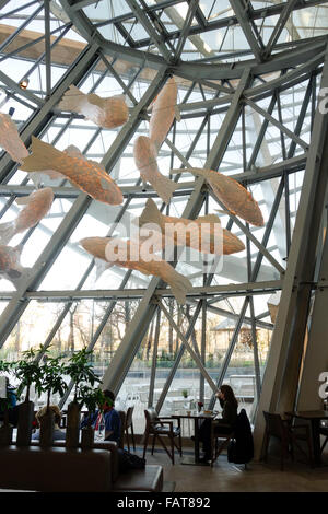 Ristorante di Louis Vuitton Foundation, Fondation Louis Vuitton, museo d'arte di Frank Gehry e il Bois de Boulogne, Parigi, Francia. Foto Stock