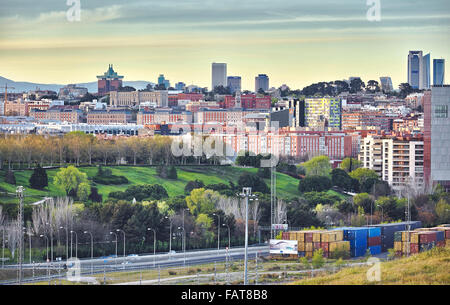 Vista panoramica del centro della città e Tierno Galvan park. Madrid, Spagna Foto Stock