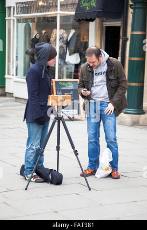 Due fotografi di scattare foto con una Pinhole Fotocamera Foto Stock