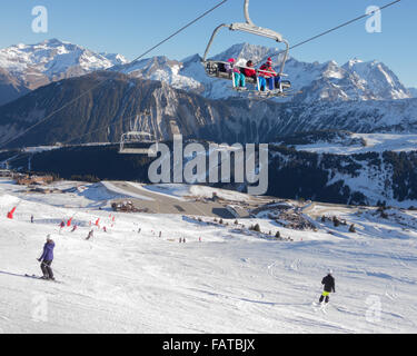 Courchevel 1850, Francia - aeroporto utilizzato da piccoli aerei ed elicotteri nel lusso francese ski resort Foto Stock
