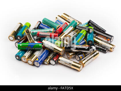 Un assortimento di batterie AA / cellule Foto Stock