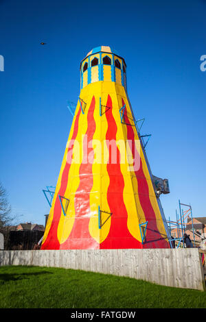 In vecchio stile tradizionale Helter Skelter in un museo della fiera, Dudley Regno Unito Foto Stock