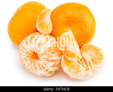 Tangerini isolato su uno sfondo bianco. Foto Stock