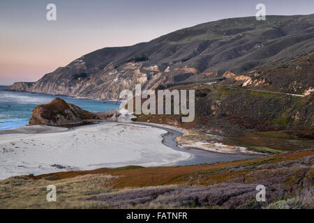 Tramonto sul Po Sur fiume, Big Sur. Foto Stock