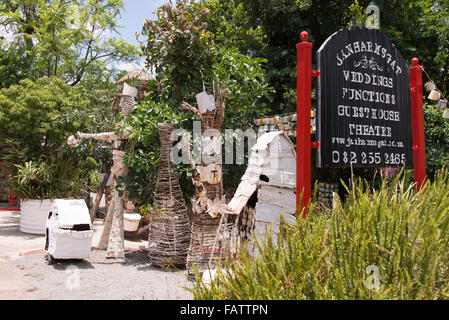 Sculture di metallo sulla strada, Oak Avenue, Cullinan, città di Tshwane comune, provincia di Gauteng, Repubblica del Sud Africa Foto Stock