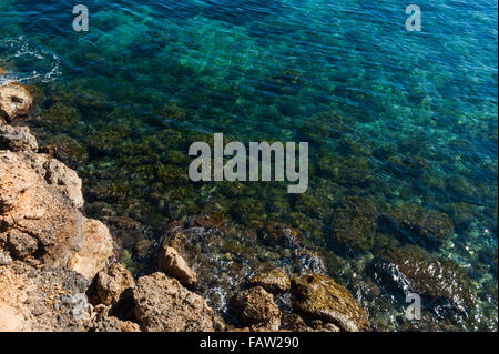 Il robusto,costa rocciosa della isola di Ibiza, Isole Baleari Spagna,l'Europa. Foto Stock