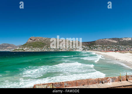 Fish Hoek Beach sulla costa dell'Oceano Indiano a Cape Town, Sud Africa. Foto Stock