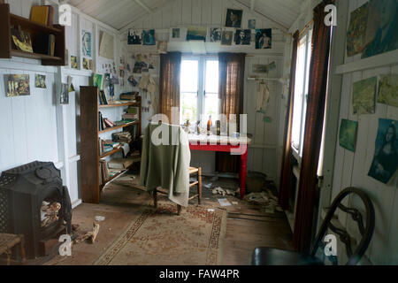 Dylan Thomas del poeta capannone di scrittura in su il Taf estuario nel villaggio di Laugharne Carmarthenshire Wales UK KATHY DEWITT Foto Stock