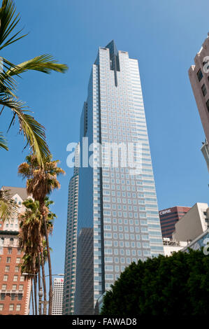 Il 52-storia Azienda Gas Tower, un grattacielo su Bunker Hill nel centro di Los Angeles in California Foto Stock