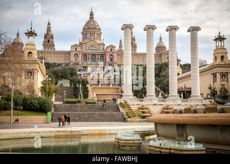 Vista del Palazzo Nazionale e Font Màgica de Montjuïc, Barcelona, Spagna. Foto Stock