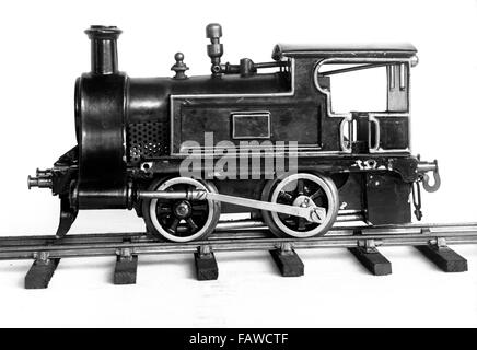 AJAXNETPHOTO.- 1908-1914 ca. In Inghilterra. - EDWARDIAN TOY TRENO A VAPORE SERBATOIO DEL MOTORE SU ROTAIE. Foto:l'AJAX VINTAGE PICTURE LIBRARY REF:80201 34 Foto Stock