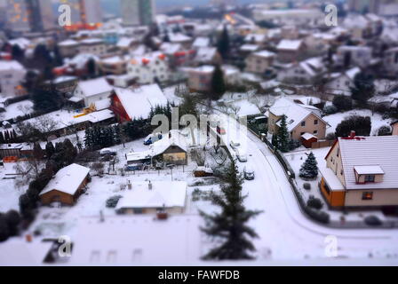 Città shot con tilt shift effetto all'inverno. Foto Stock