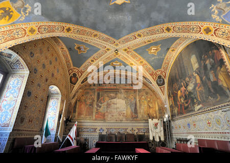 Sala del Consiglio, Palazzo dei Priori, Volterra, Toscana, Italia Foto Stock