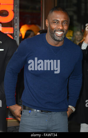 Attore Idris Elba lancia il suo nuovo Superdry menswear collezione Autunno Inverno 2015 presso il London Regent Street negozio con: Idris Elba dove: Londra, Regno Unito quando: 26 Nov 2015 Foto Stock