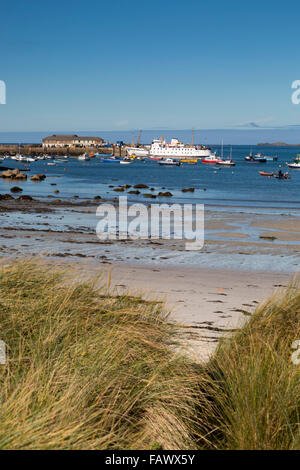 St Mary's Harbour; Scillonian agganciato; Isole Scilly; Regno Unito Foto Stock