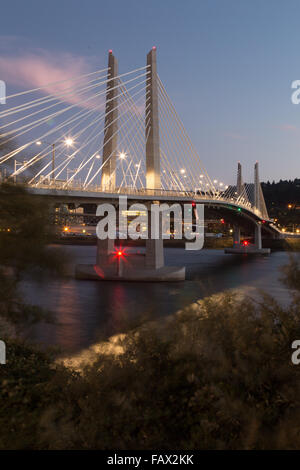 Tilikum attraversando Ponte Portland Oregon Foto Stock