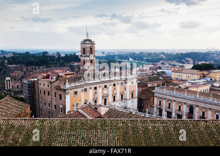 Vista da un tetto, Basilica di Santa Maria dell'altare del cielo; Roma, Italia Foto Stock
