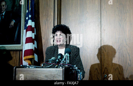 Washington, DC, Stati Uniti d'America, 14 ottobre, 1989 segretario del Lavoro Elizabeth Dole parla ai giornalisti dopo il suo incontro con Paul Douglas Presidente della Pittson Gruppo di carbone e Richard Trumka Presidente dei minatori uniti nel suo ufficio per cercare di risolvere la walkout sciopero dei lavoratori delle miniere su pensioni e benefici per la salute temi. Credito: Mark Reinstein Foto Stock