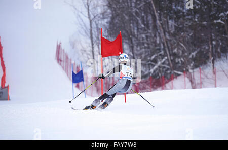 U14 GS Alpine Ski Club racer; Collingwood, Ontario, Canada Foto Stock