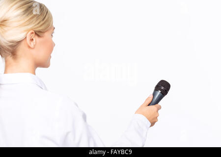 Gradevole annunciatore TV di essere coinvolti nel lavoro Foto Stock