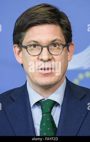 Bruxelles, BXL, Belgio. Il 6 gennaio, 2016. Ole Schroder, Segretario di Stato parlamentare dell'interno del Ministero federale della Germania tiene una conferenza stampa sull'area Schengen problemi alla sede centrale della Commissione europea a Bruxelles, in Belgio il 06.01.2016 da Wiktor Dabkowski Credito: Wiktor Dabkowski/ZUMA filo/Alamy Live News Foto Stock