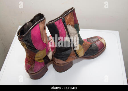 Un paio di anni settanta patchwork piattaforma mens scarpe con suole Foto Stock