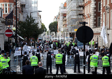 FILE IMMAGINE - Londra, Regno Unito. 11 Sett 2011. Siddhartha Dhar assiste 9/11 protestare fuori dall Ambasciata degli Stati Uniti in 2011 Credit: Nelson pereira/Alamy Live News Foto Stock