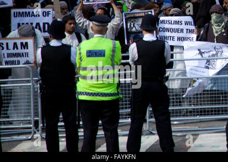 FILE IMMAGINE - Londra, Regno Unito. 11 Sett 2011. Siddhartha Dhar assiste 9/11 protestare fuori dall Ambasciata degli Stati Uniti in 2011 Credit: Nelson pereira/Alamy Live News Foto Stock