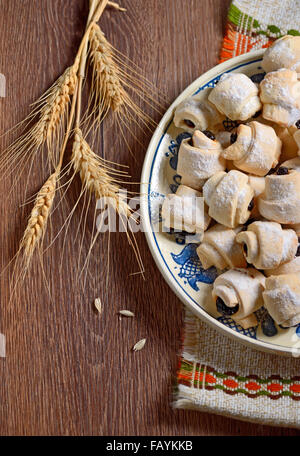 Crescent rotoli farciti con marmellata di prugne Foto Stock