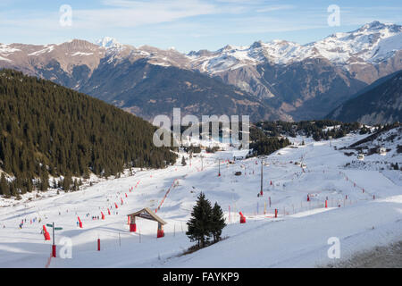 Family Park area voce verso Courchevel 1850 ski resort, Francia ancora operativi anche se la mancanza di neve nella zona Foto Stock