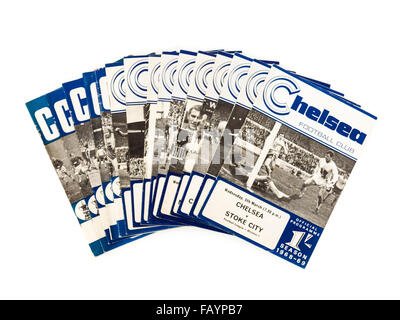 Collezione di vintage anni Sessanta Chelsea Football Club programmi (1968-1969 stagione) con il Chelsea v Stoke City match sulla parte superiore. Foto Stock