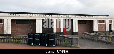 Servizi igienici pubblici, gabinetti e guardaroba a Barry Island, Vale of Glamorgan, South Wales, Regno Unito. Foto Stock
