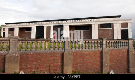 Servizi igienici pubblici, gabinetti e guardaroba a Barry Island, Vale of Glamorgan, South Wales, Regno Unito. Foto Stock