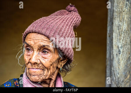 Ritratto di un vecchio contadino donna Foto Stock