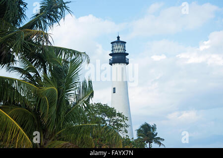 Florida, Key Biscane: vista del capo Luce della Florida, il faro di Bill Baggs Cape Florida State Park, l'area protetta dell'Oceano Atlantico Foto Stock